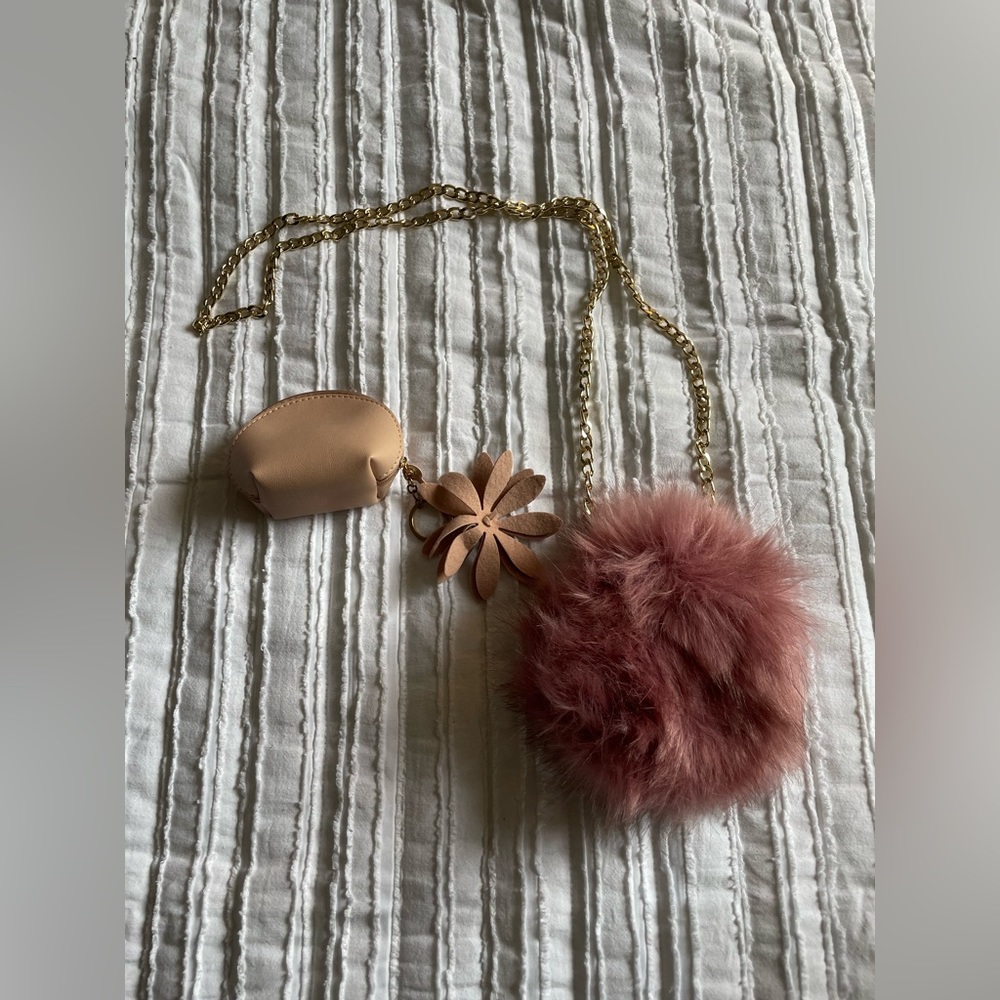 Cute pink purse set. 💕